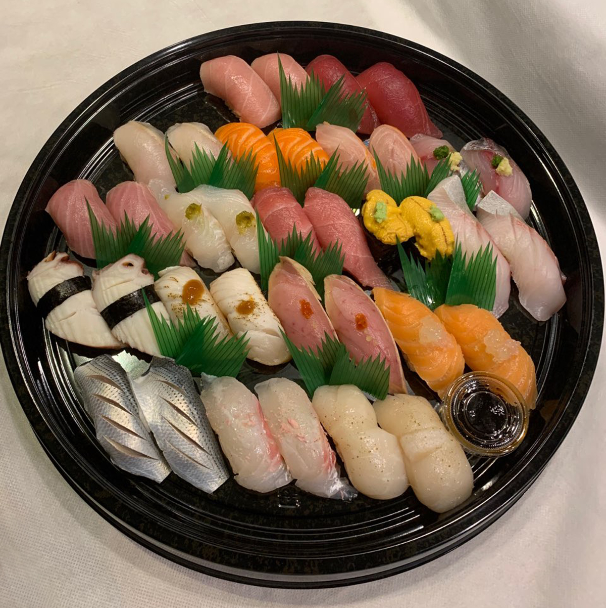 Image of 18 varieties sushi for 2person